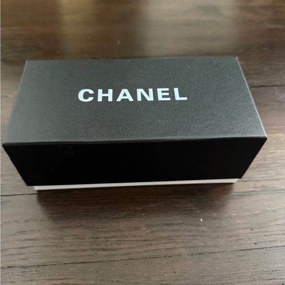 Designer Sunglasses - Picture 2 of 8